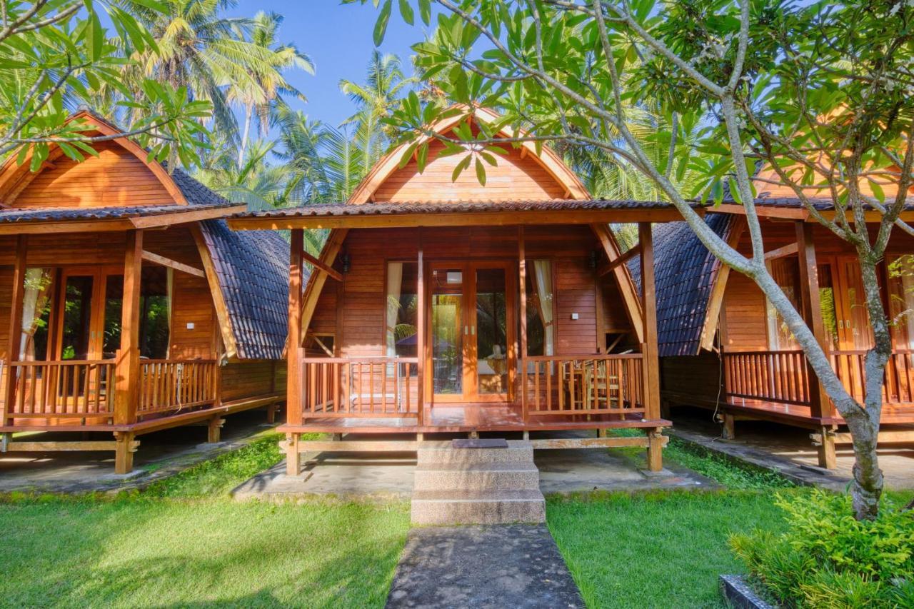 Puri Yalus Bungalow Toyapakeh Esterno foto