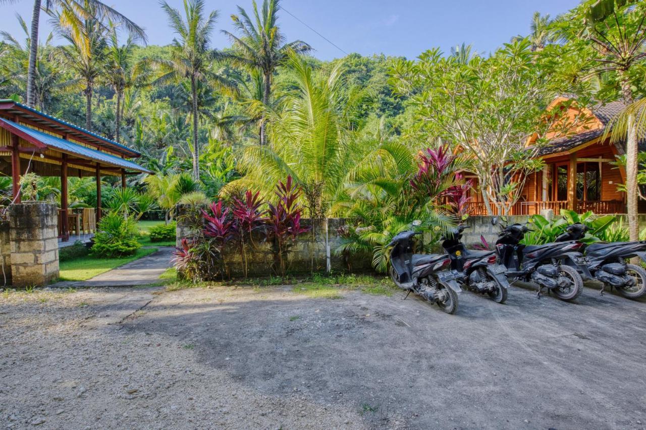 Puri Yalus Bungalow Toyapakeh Esterno foto