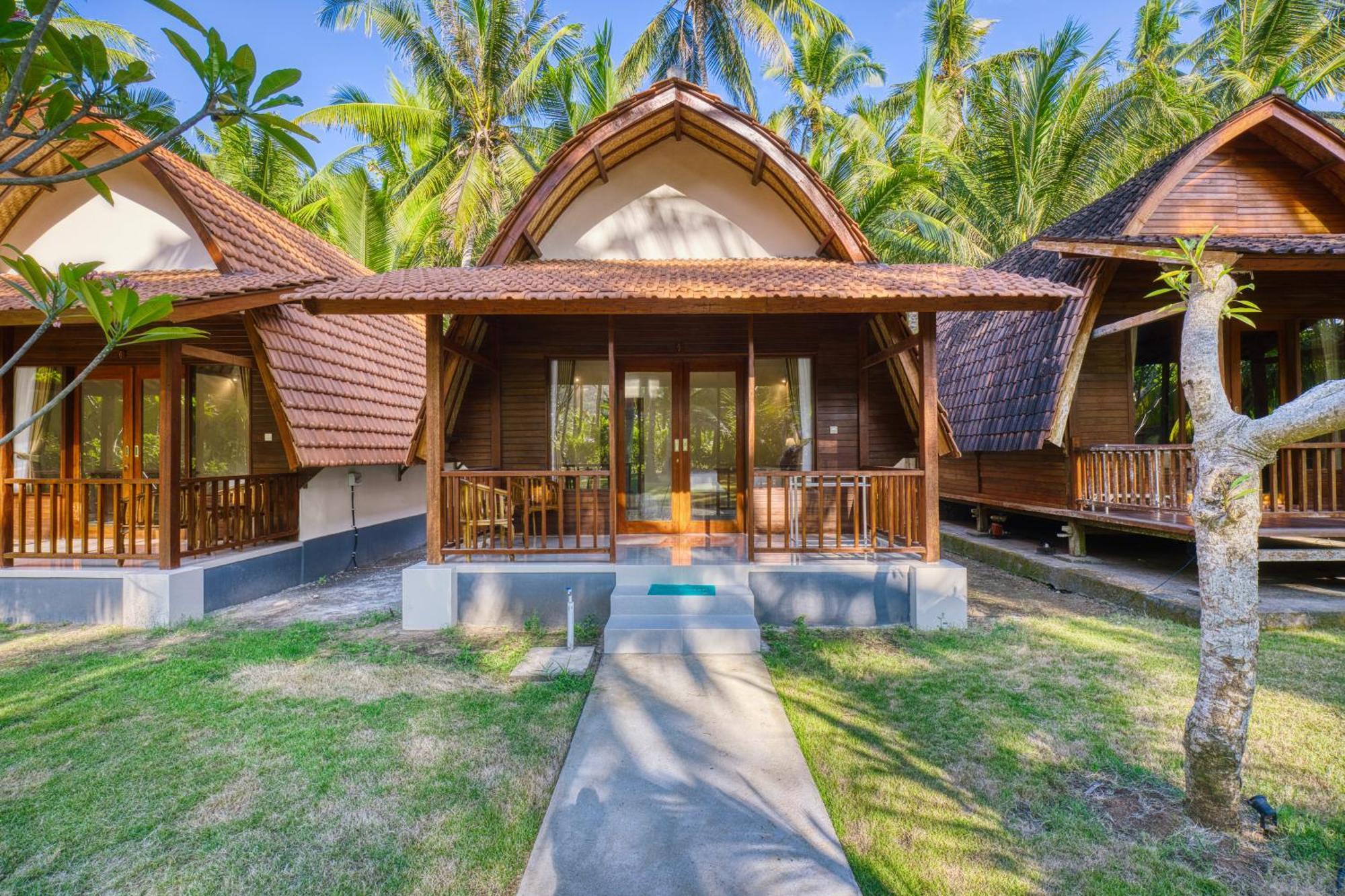 Puri Yalus Bungalow Toyapakeh Esterno foto